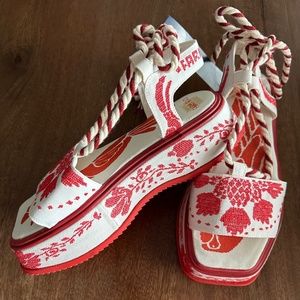 NWT Farm Rio Red Embroidery Platform  Sandal Red White Vegan Vegan Size 39